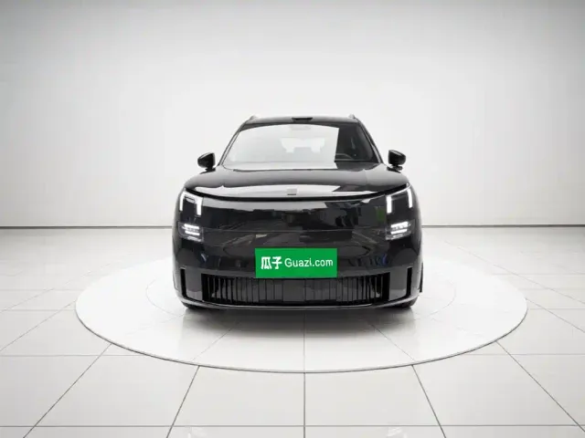 Lynk & Co 900 — Фото автомобиля 2