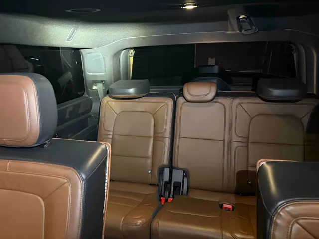 Lincoln Navigator — Фото автомобиля 14