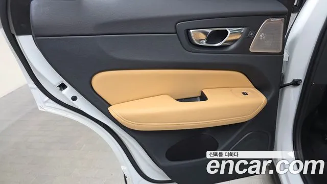 Вольво XC60 — Фото автомобиля 22