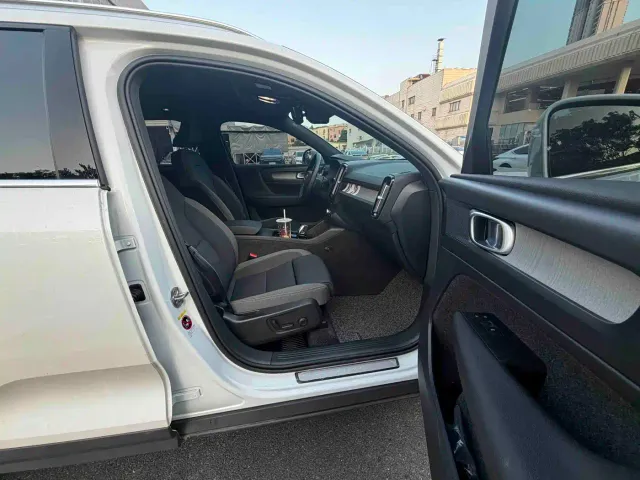 Volvo XC40 — Фото автомобиля 18