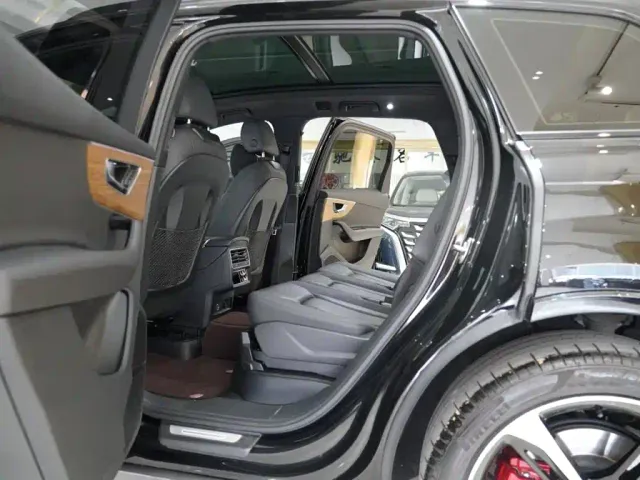 Audi Q7 — Фото автомобиля 6