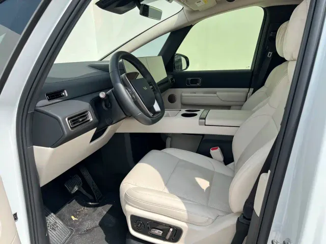 Li Auto MEGA — Фото автомобиля 8