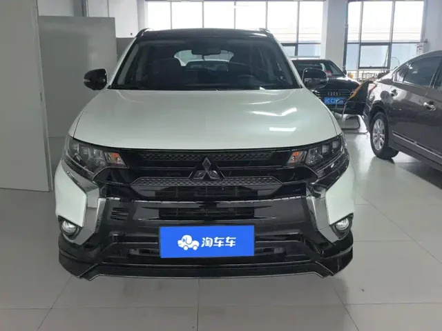 Mitsubishi Outlander — Фото автомобиля 2