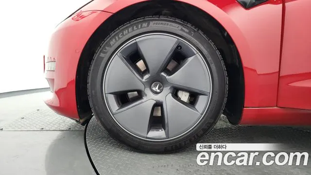 Tesla Model 3 — Фото автомобиля 5