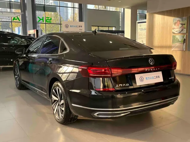 Volkswagen Passat — Фото автомобиля 15