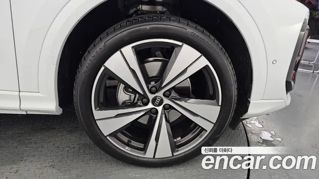 Audi Q5 40 TFSI quattro Sportback S Line — Фото автомобиля 5
