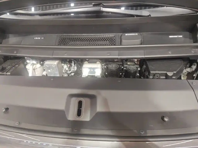 Li Auto MEGA — Фото автомобиля 19