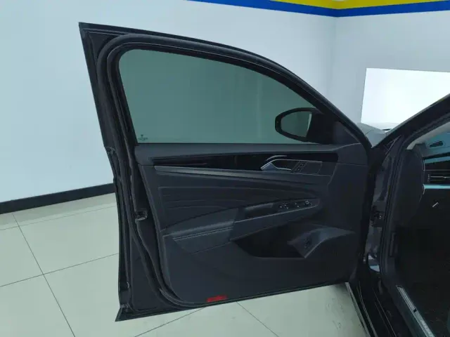 Volkswagen Passat — Фото автомобиля 7