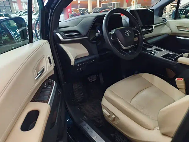 Toyota Granvia — Фото автомобиля 12