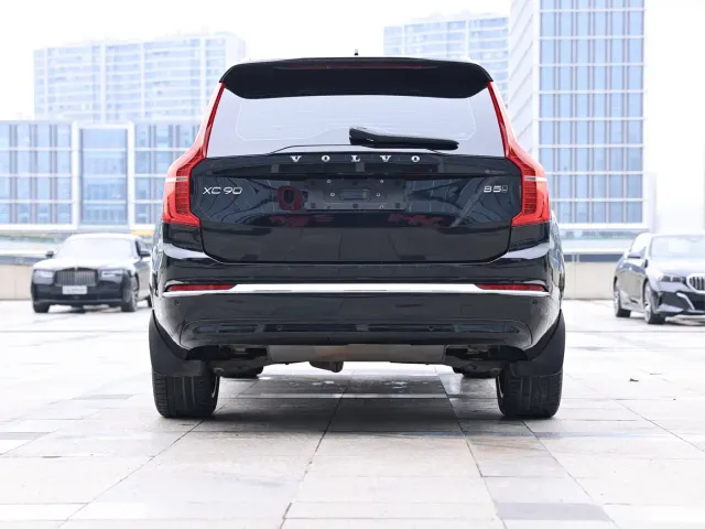 Volvo XC90 — Фото автомобиля 4