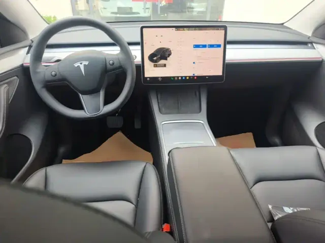 Tesla Model Y — Фото автомобиля 9
