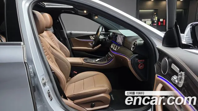 Mercedes-Benz E-Class — Фото автомобиля 24