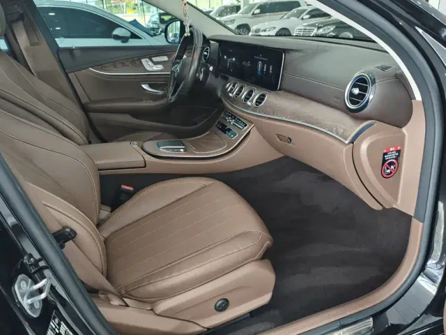 Mercedes-Benz E-Class — Фото автомобиля 11