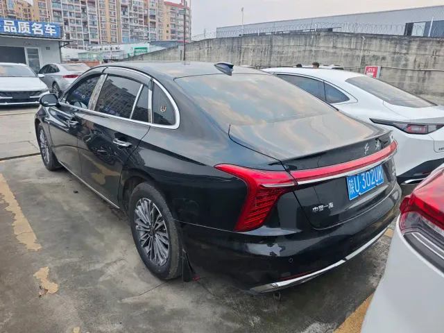 Hongqi H5 — Фото автомобиля 14