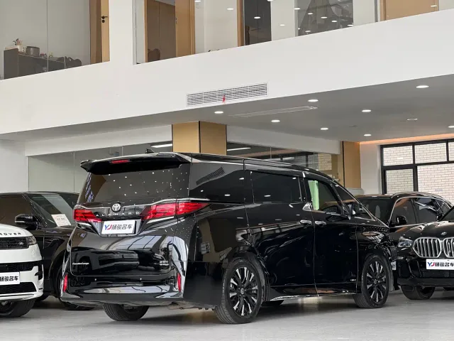 Toyota Alphard — Фото автомобиля 3