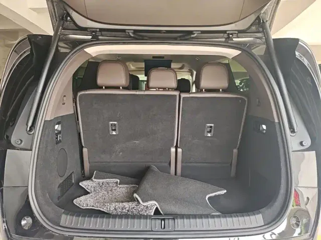Li Auto MEGA — Фото автомобиля 18
