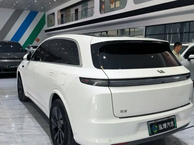 Li Auto L7 — Фото автомобиля 11