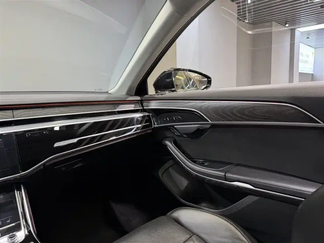 Audi A8 — Фото автомобиля 19