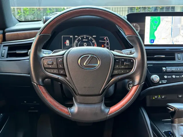 Lexus ES — Фото автомобиля 5