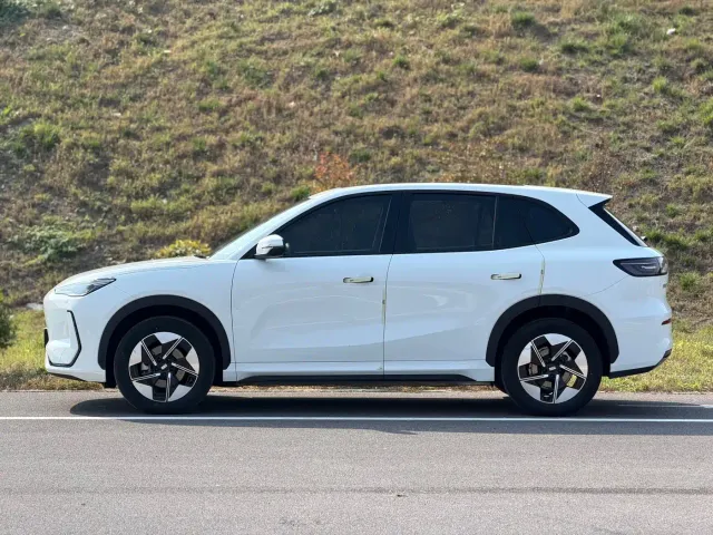 Geely Galaxy E5 — Фото автомобиля 13