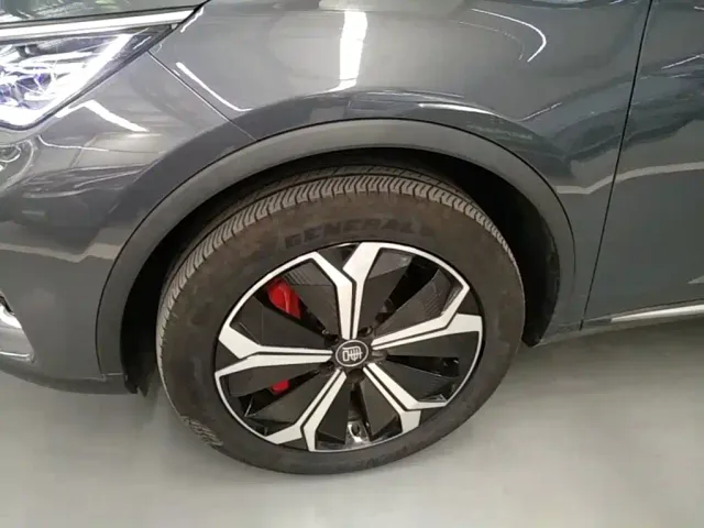 BYD Tang — Фото автомобиля 22