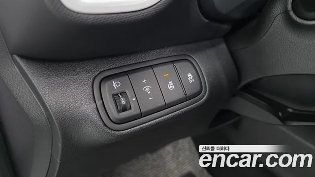 Hyundai Venue — Фото автомобиля 16
