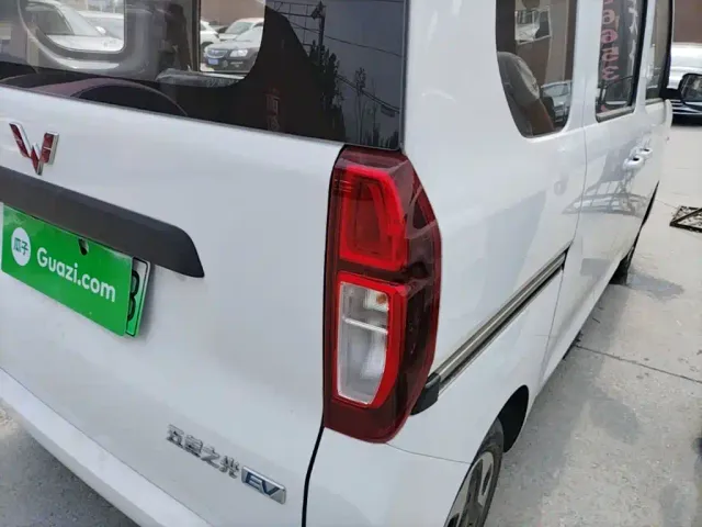 Wuling Zhiguang NEV — Фото автомобиля 7