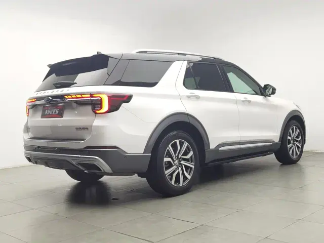 Ford Explorer — Фото автомобиля 2