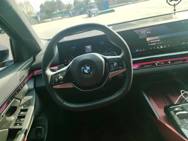 BMW 5 Series — Фото автомобиля 15