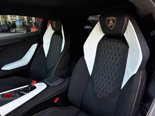 Lamborghini Revuelto — Фото автомобиля 15