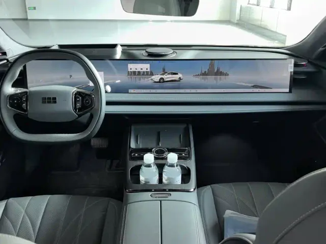 Geely Galaxy E8 — Фото автомобиля 12