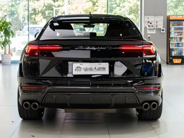 Lamborghini Urus — Фото автомобиля 18