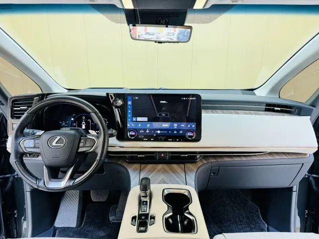 Lexus LM — Фото автомобиля 7