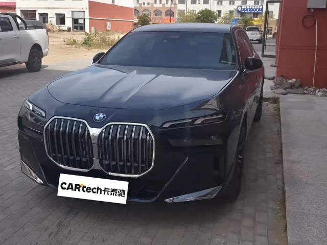 Фотография автомобиля — BMW 7 Series