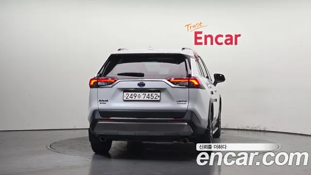 Toyota RAV4 — Фото автомобиля 4