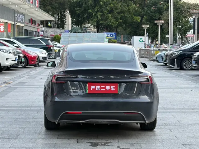 Tesla Model 3 — Фото автомобиля 8