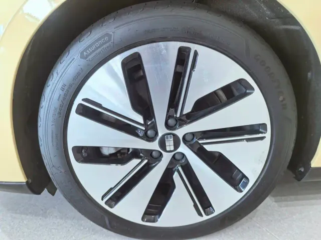 Geely Galaxy E8 — Фото автомобиля 2