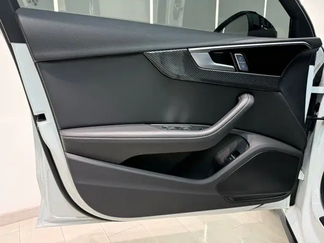 Audi A4L — Фото автомобиля 4