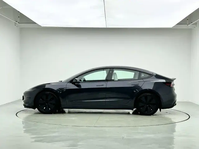 Tesla Model 3 — Фото автомобиля 10