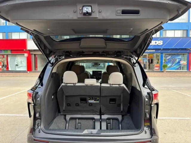 Toyota Sienna — Фото автомобиля 12