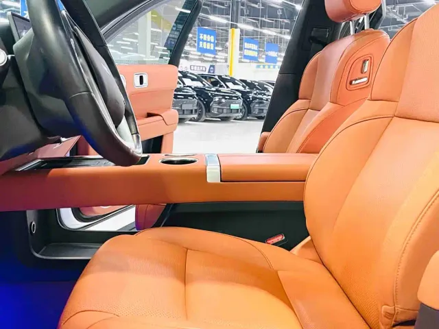 Li Auto L7 — Фото автомобиля 15
