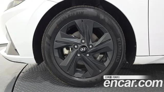 Hyundai Avante CN7 — Фото автомобиля 5