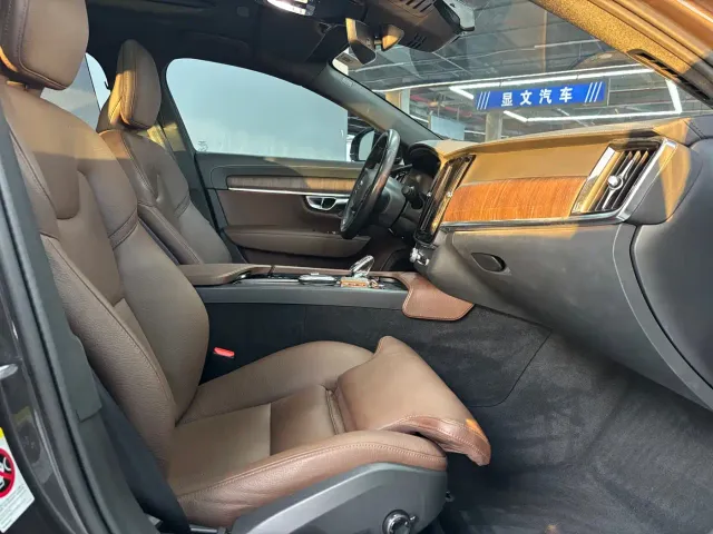 Volvo S90 — Фото автомобиля 4