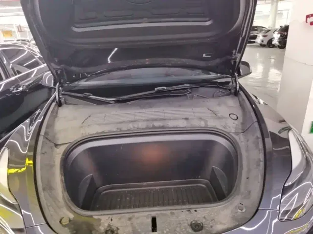 Tesla Model Y — Фото автомобиля 19