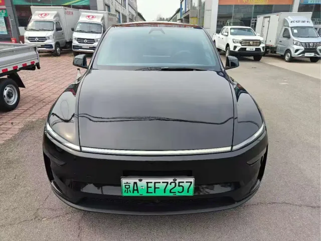 Tesla Model Y — Фото автомобиля 2
