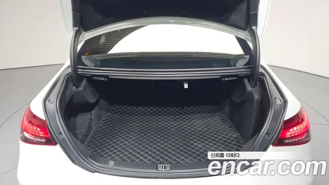 Mercedes-Benz E-Class — Фото автомобиля 19