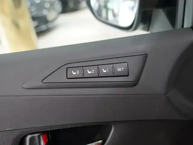 Toyota Vellfire — Фото автомобиля 11
