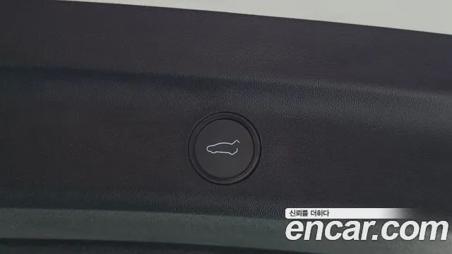 Tesla Model Y — Фото автомобиля 23