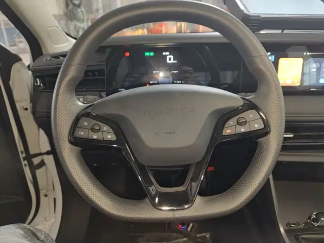 Roewe i5 — Фото автомобиля 10
