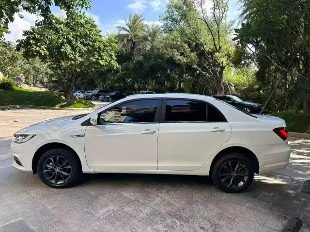 BYD Qin — Фото автомобиля 3